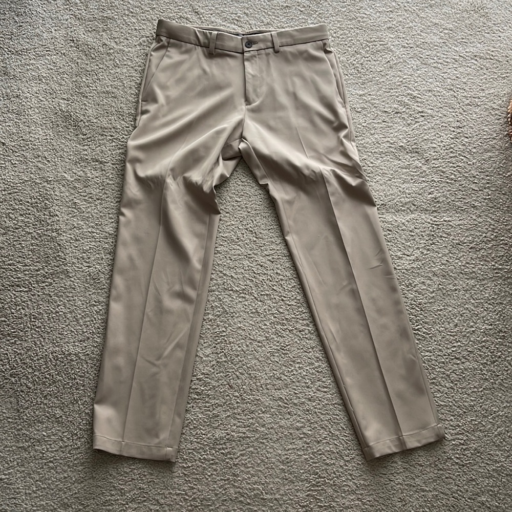 Haggar Slim Fit Cool 18 Pro Khaki Dress Pant 33 W x 32 L
